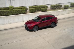 Toyota Venza Hybrid LE 2020 года 